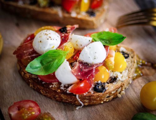 Recette de bruschettas au Fenalår, mozzarella et tomates cerises